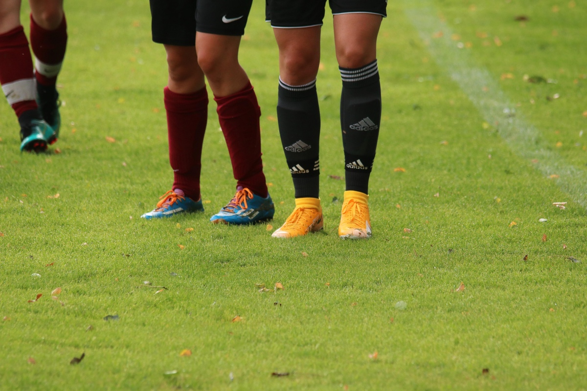 Nahaufnahme auf die beine zweier Spieler