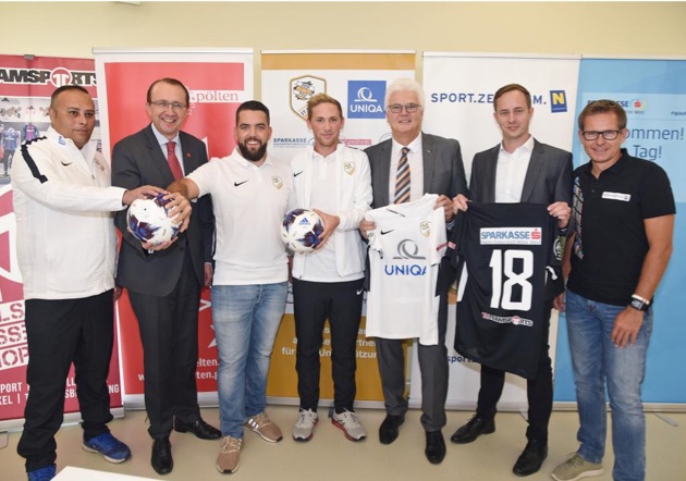Neo Coach Emad Elgady, Bürgermeister Matthias Stadler, Schriftführer Maximilian Friedl, Obmann Stefan Lärnsack, UNIQA Kandesdirektor Karl Jungwirth, Marketing Sparkasse Florian Haiderer und Geschäftsführer Sportzentrum NÖ Franz Stocher von li. nach re.