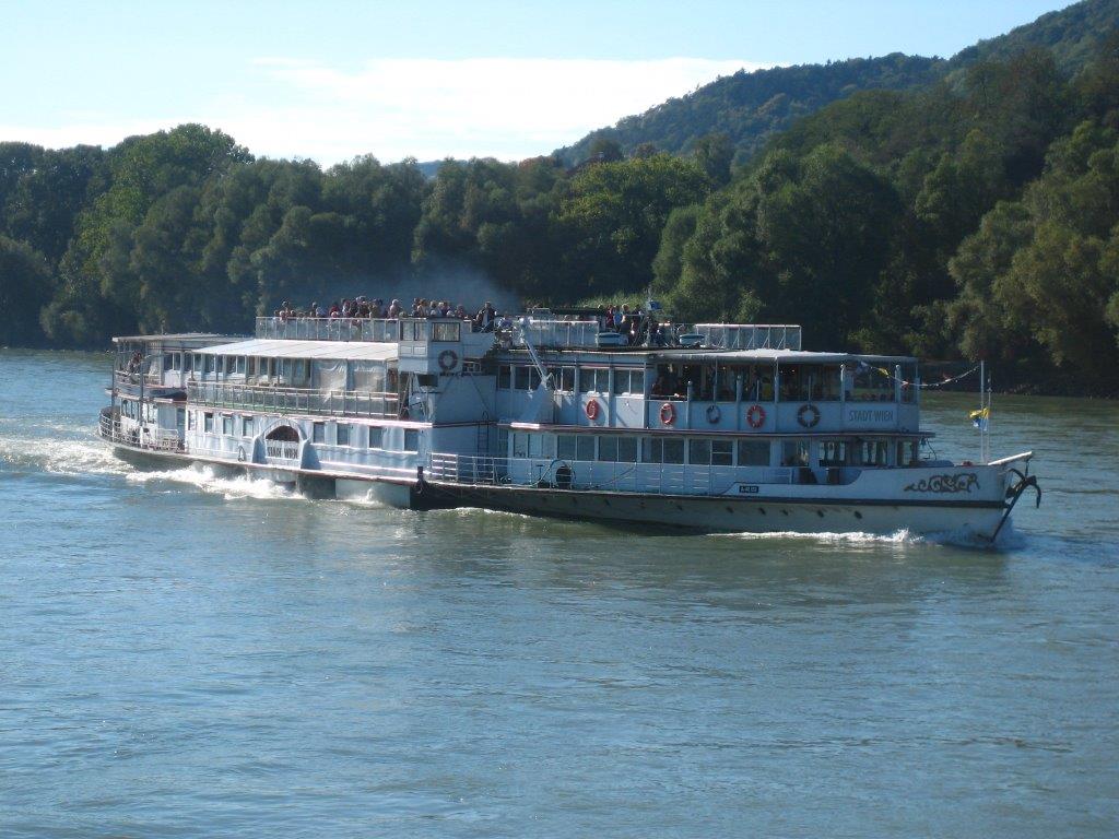 Wiener Wahnsinn Donauschifffahrt